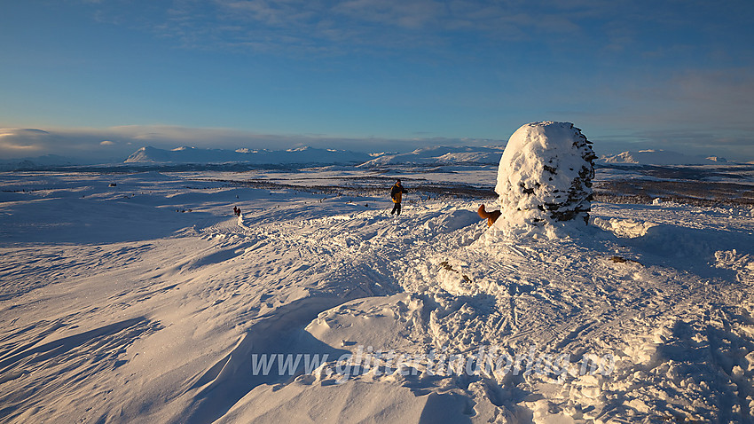 På toppen av Syni (1137 moh), en fantastisk flott og lett tilgjengelig topp i Nord-Aurdal.