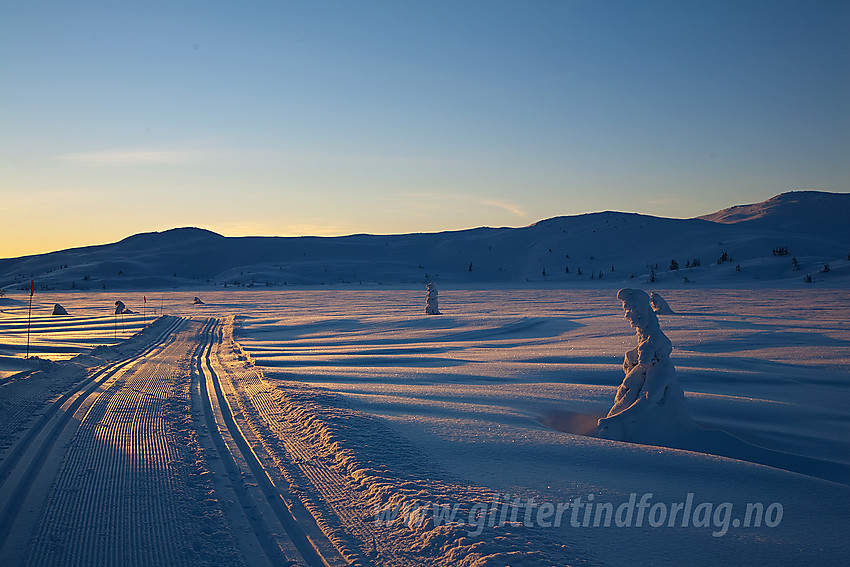 Ved Langevatnet i skiløypa fra Aurdal Fjellpark/Danebu mot Bjørgovarden.