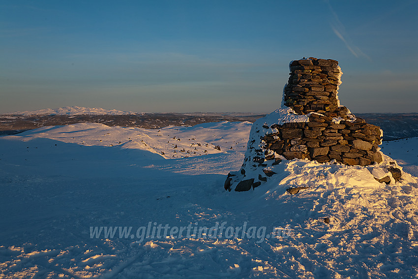 På toppen av Smørlifjellet (1160 moh) med utsikt i retning Synnfjell.