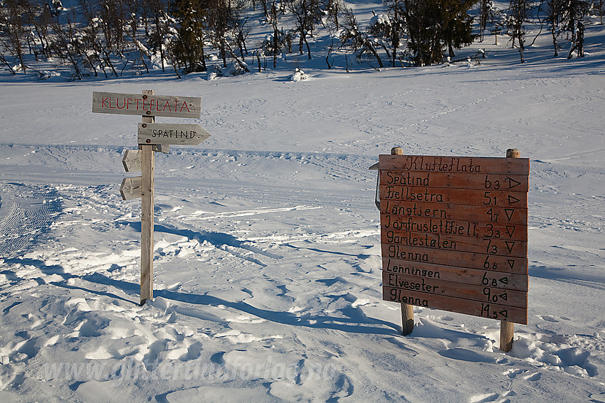 Løypekryss på Klufteflata mellom Lenningen og Gamlestølen.