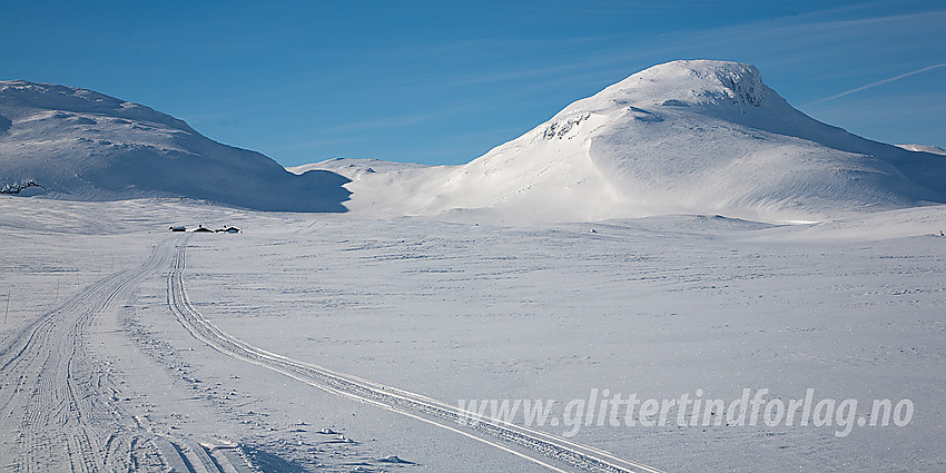 Inne på Gamlestøgofjellet med Sulebu i sikte. Bak til høyre ruver Suletinden (1780 moh).