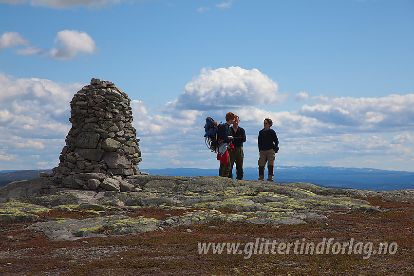 Fjellvandrere på toppen av Gravfjellet i Øystre Slidre.