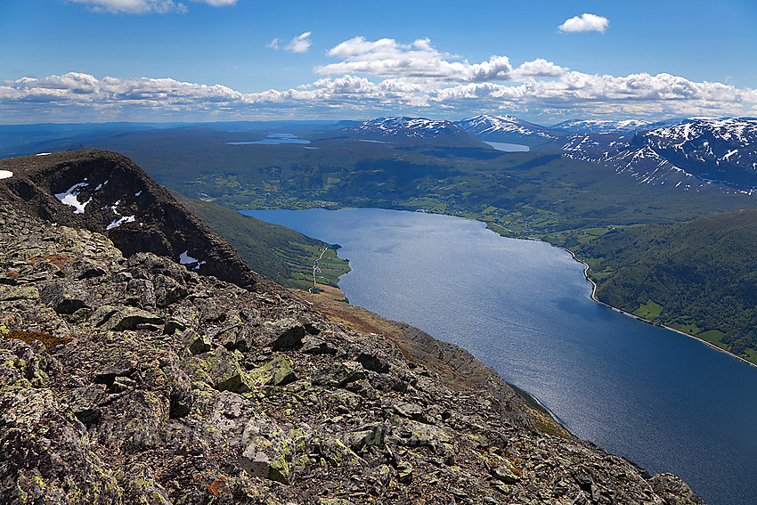 Utsikt fra Skutshorn mot Vangsmjøse og Grindaheim.