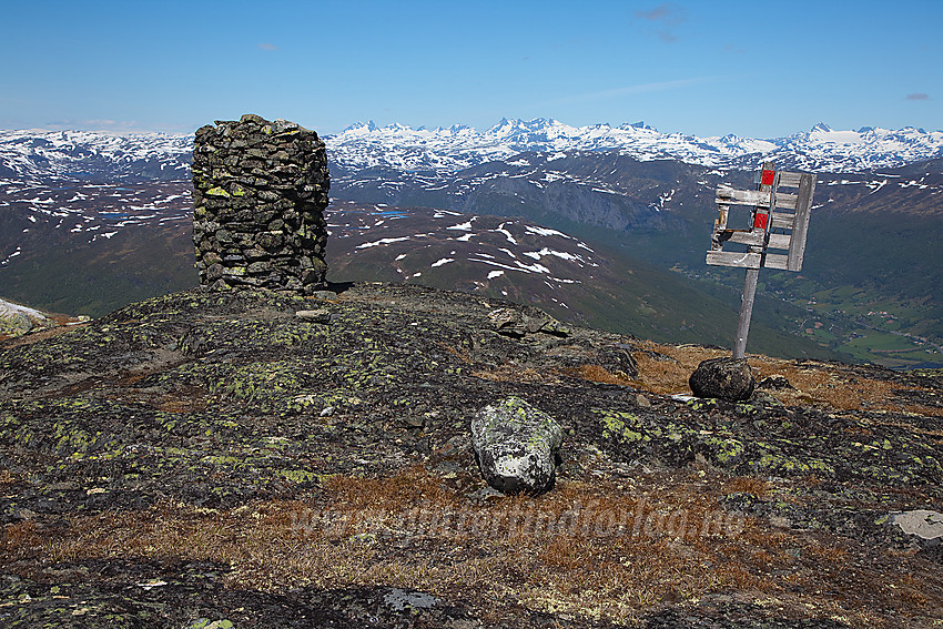 Skjøld (1577 moh) i Vang med Jotunheimen i bakgrunnen.