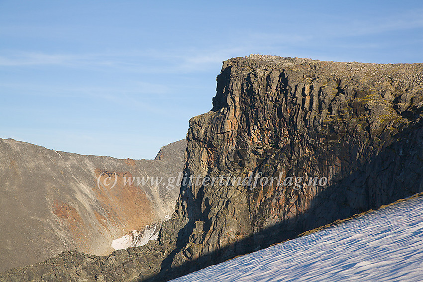 Illustrasjonsfoto av hammeren nordøst for Nørdre Knutsholstinden.