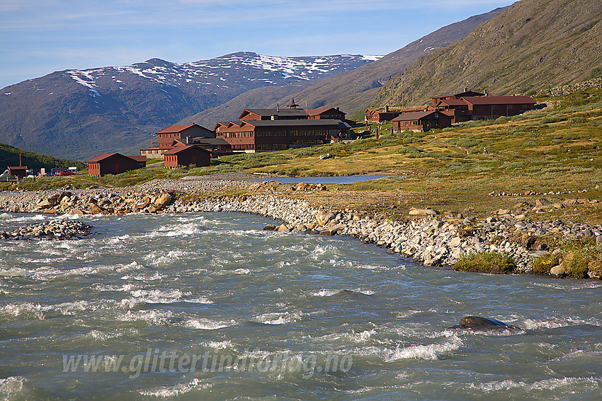 Sommerkveld i Visdalen ved Visa med Spiterstulen i bakgrunnen.