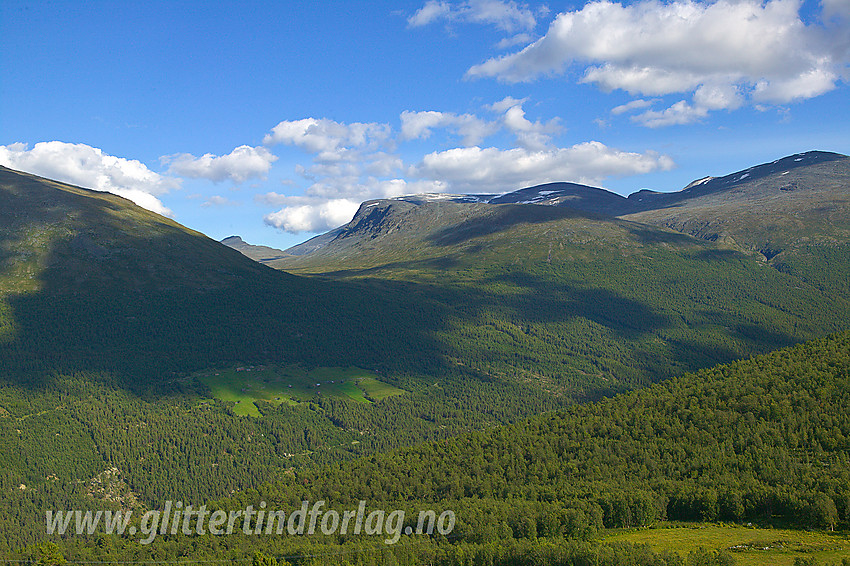 Fra Sygardshaug like ved Raubergstulen mot Visdalssætren, Gokkerdalen og Gokkeroksle.