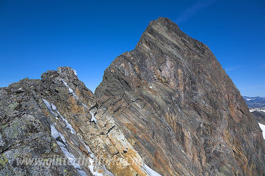 Uranostinden S1 (2037 moh) og mektige Uranostinden (2157 moh) bakenfor.