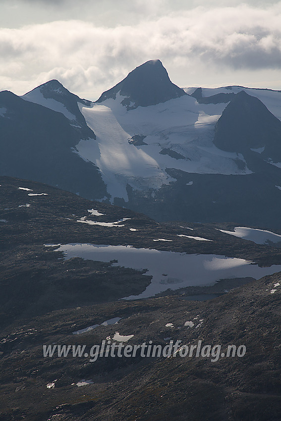 Fra sadelen mellom Uranostinden og Slingsbytinden mot Stølsnosbreen og Stølsnostinden.