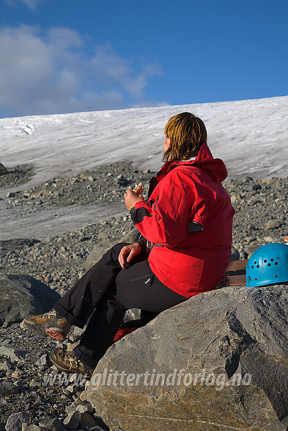 Pause like nedenfor Uranosbreen som ses i bakgrunnen.