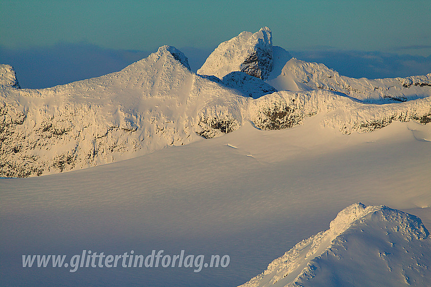 Fra Gravdalstinden i nordlig retning mot Veslebjørn og Sokse for å nevne noe.