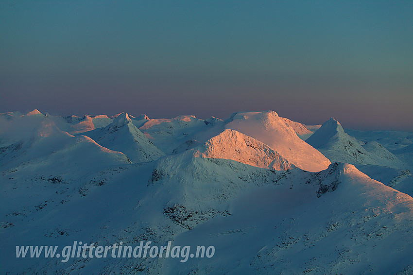 Fra Gravdalstinden mot Vestre (2059 moh) og Store (2157 moh) Rauddalstinden.