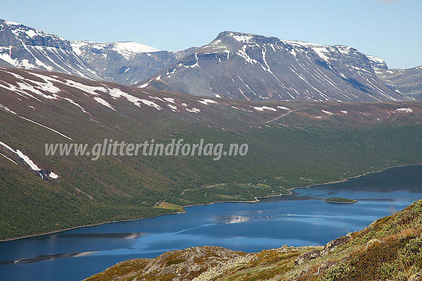 På vei til Nøsakampen fra Strø med utsikt i retning Helin, Smådalsfjellet og Rankonøse.