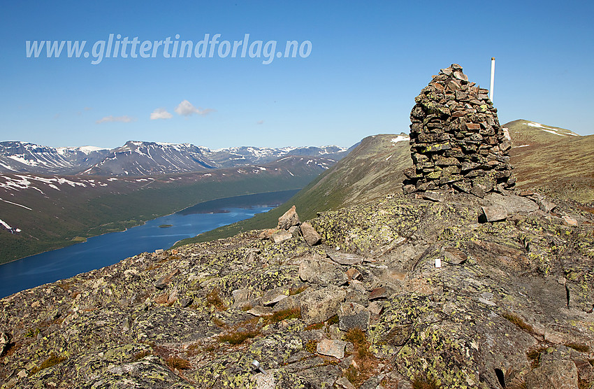 På Nøsakampen med utsikt mot Helin, Smådalsfjellet og Rankonøse.