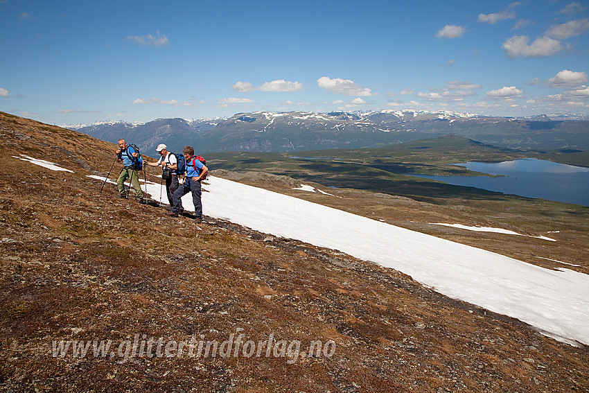 Fjellvandrere på vei mot Gilafjellet fra nord.