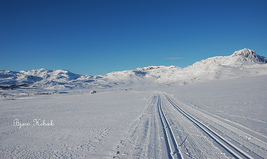 På tur innover mot Bitihorn og Velumskaret