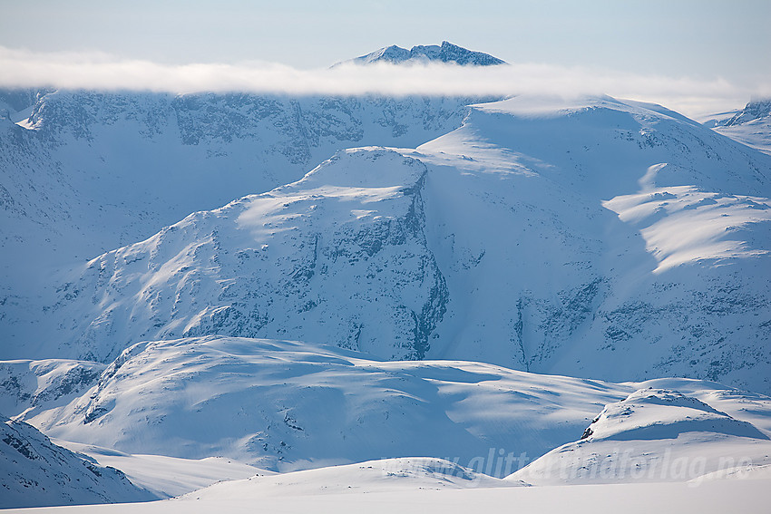 Like ved Søre Hellstugubreahesten mot Tjønnholstinden (2330 moh) i Gjendealpene.