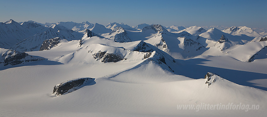 Fra Bukkehøe sørover inn i Jotunheimens tindeverden.