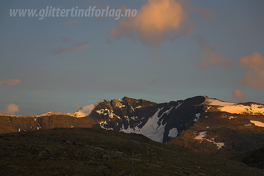 Solnedgang over Tjønnholstinden (2330 moh) sett fra leirplassen vår ved Hesttjønne.