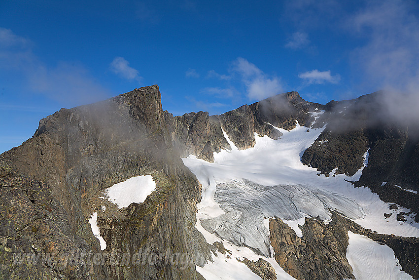 På Surtningssues sørrygg mot Søre (2133 moh) og Sørtoppen (2302 moh).