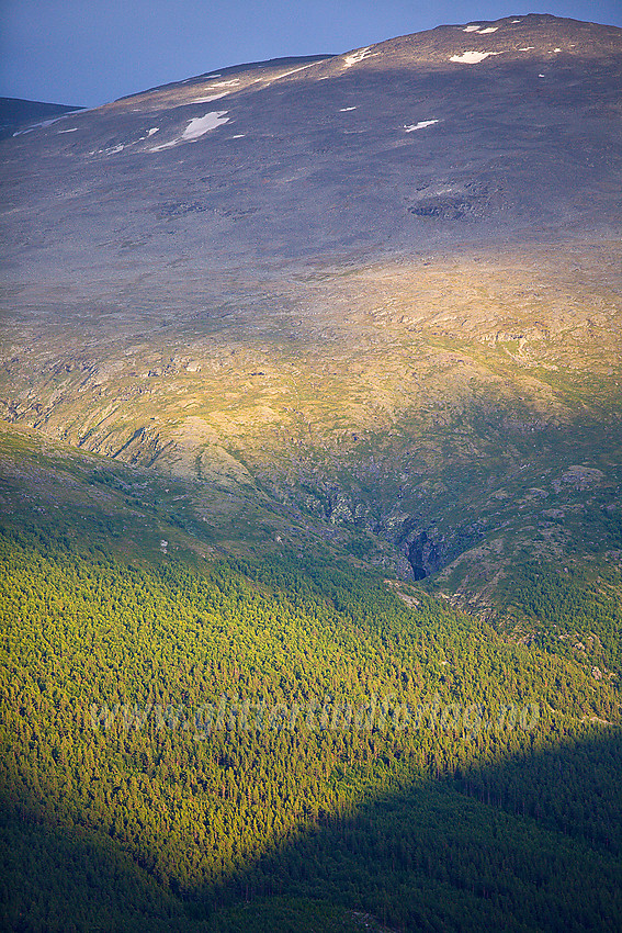 Fra Sygardshaug like ved Raubergstulen mot Visdalen, Smiugjelet og Smiugjelsoksle.