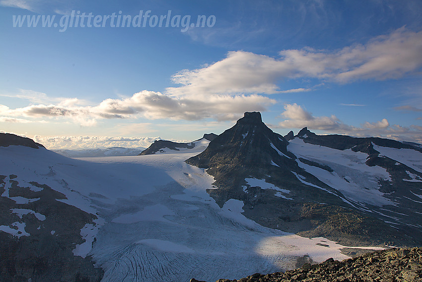 Fra Surtningstinden mot Sandelvbreen og Storebjørn (2222 moh).