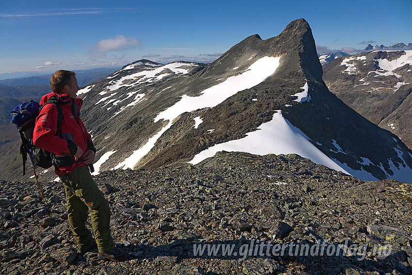 På vei fra Koldedalstinden mot Hjelledalstinden (1989 moh).