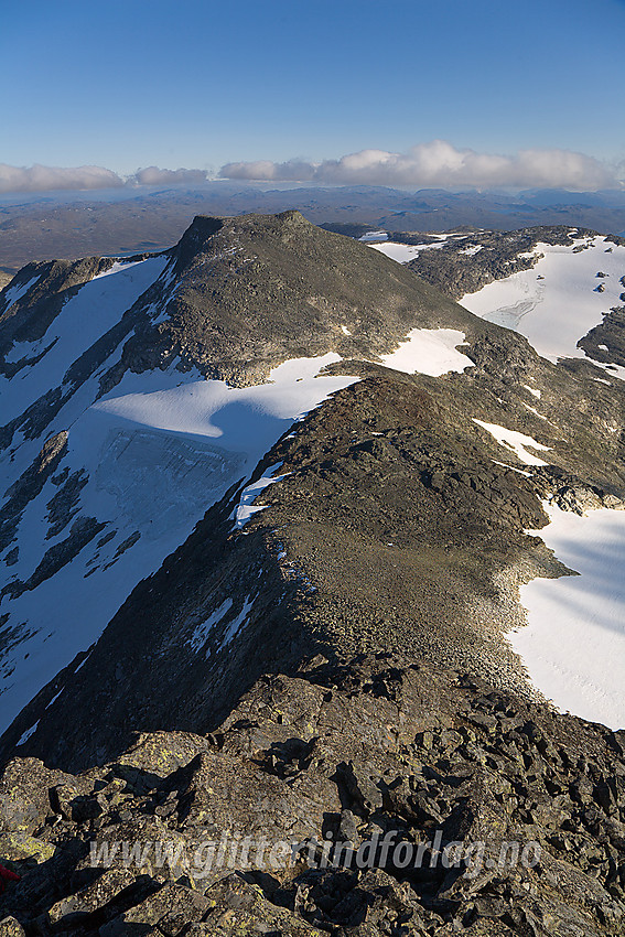 Koldedalstinden (1927 moh) sett fra Hjelledalstinden.