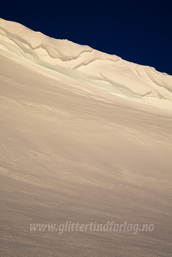 Snøskavl øverst på Surtningssubrean.