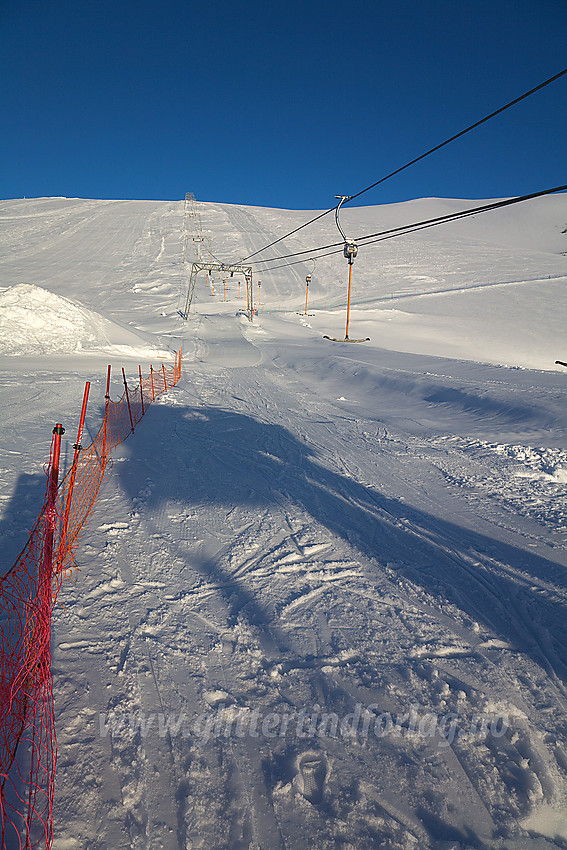 Sommerskisenteret en grytidlig maimorgen før alpinistene inntar bakken.