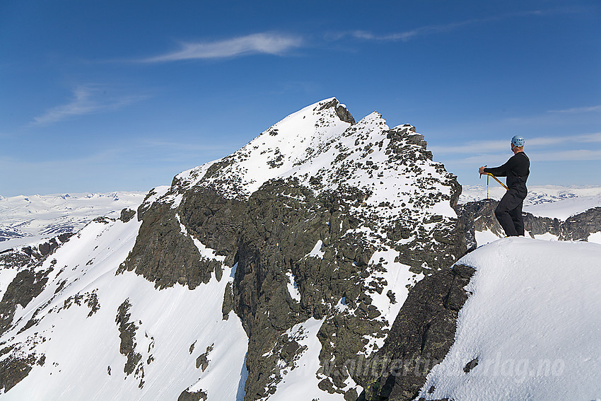 Utsikt fra Nåle (2310 moh) mot Skardstinden (2373 moh)-