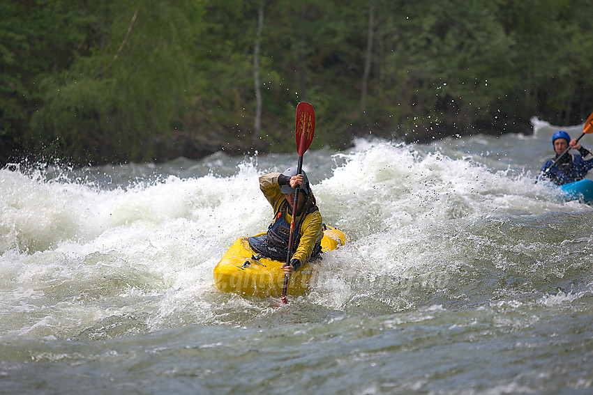 Padling i Sjoa nedenfor Heidal.