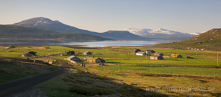 Morgenstemning ved Nordsætren og Tverrlandet i nordenden av Tesse.