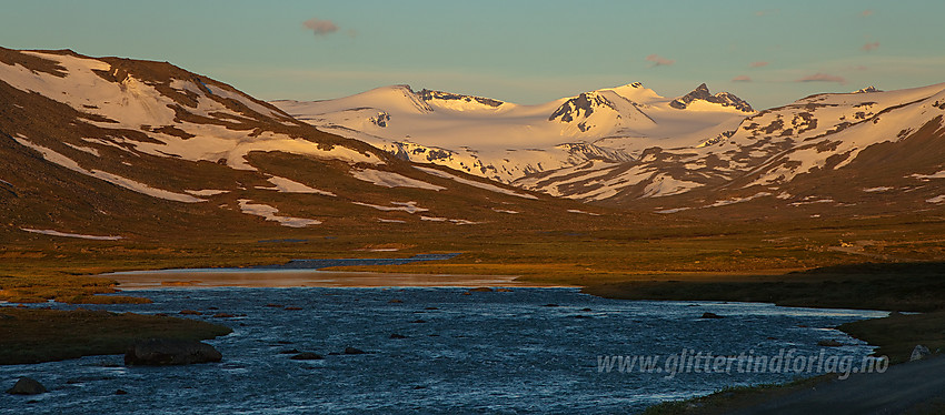 Glødende morgenstemning i Veodalen.