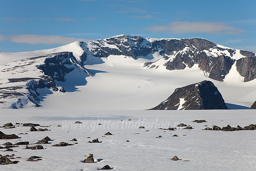 På høgda øst for Austre Trollsteinhøe mot Grotbreahesten, Grotbrean, Trollsteineggje og Glittertinden.