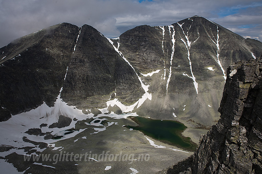 Fra nordøstryggen på Storronden mot Storbotnen, Vinjeronden (2044 moh) og Rondslottet (2178 moh).