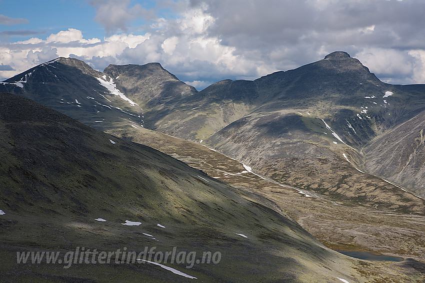 Fra Rondvasshøgde mot Langglupdalen, Midtrondane og Høgronden.