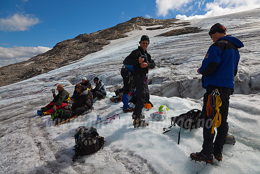 Pause under brekurs på Falkbreen.