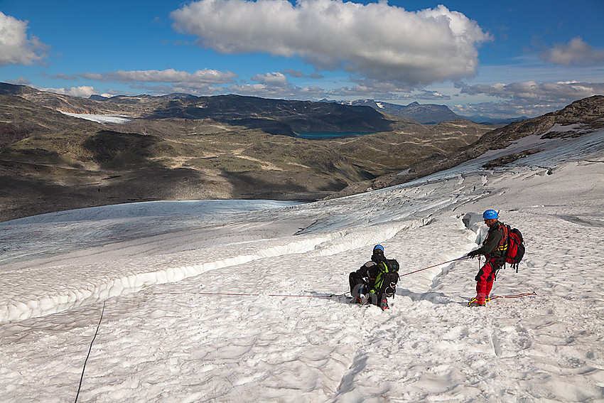 Sprekkredning under brekurs på Falkbreen.