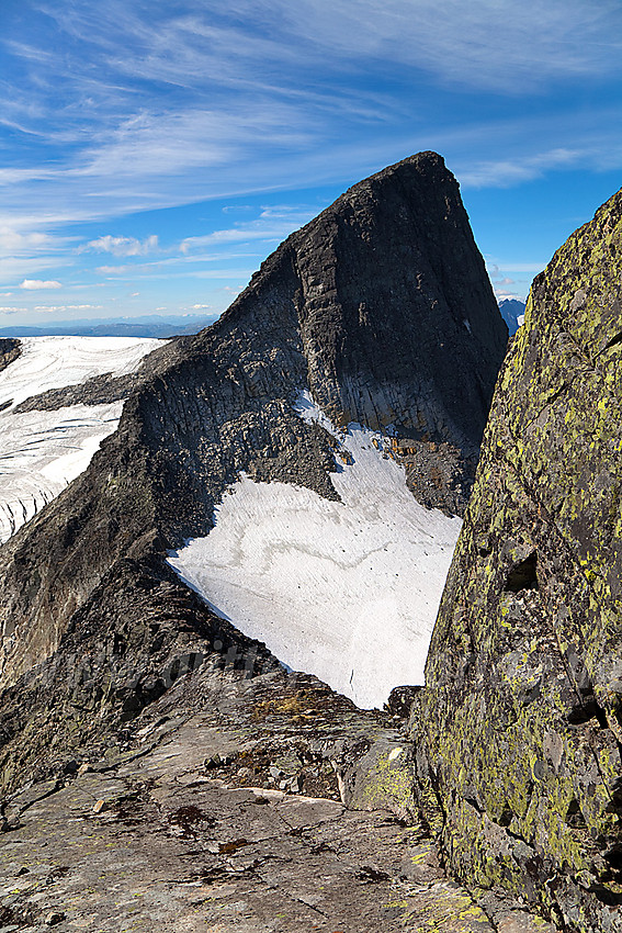 Svaparti vest for Midtre Stølsnostinden med Stølsnostinden (2074 moh) bakenfor.