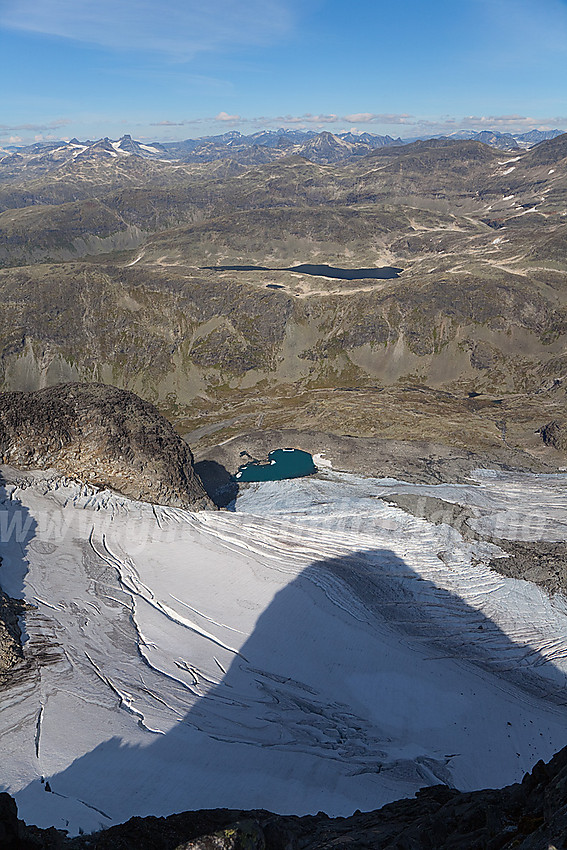 Utsikt fra Stølsnostinden i nordlig retning med Stølsnosbreen i forgrunnen.