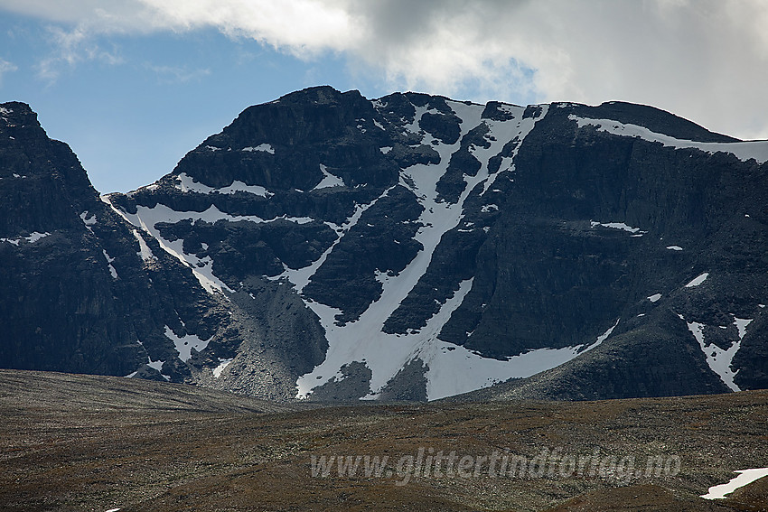 Midtronden Vest med telelinse fra nord.