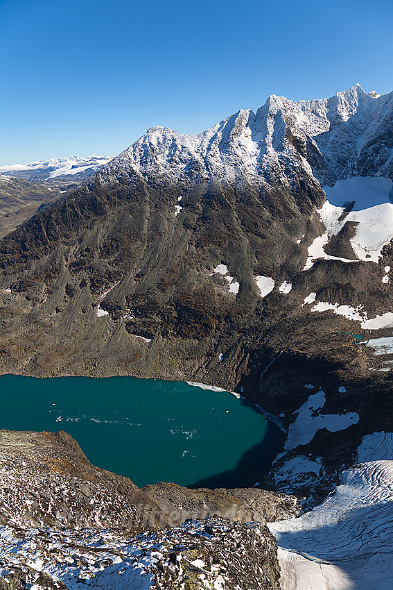 Fra Dyrhaugsryggen mot Skagastølsvatnet og Skagastølsryggen.