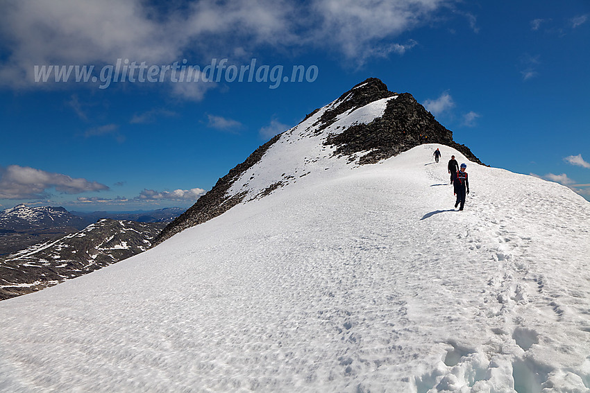 På vei ned fra Uranostinden S2 (2048 moh) på nordsiden.