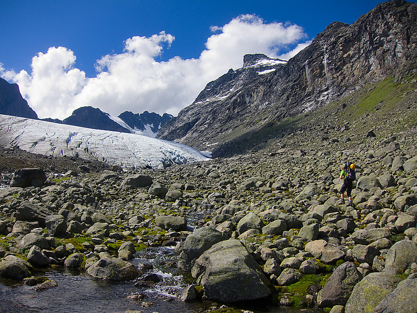 På vei oppover Maradalen mot Maradalsbreen.