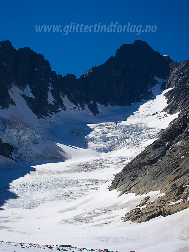 Maradalsbreen opp mot Sentraltind (2348 moh).