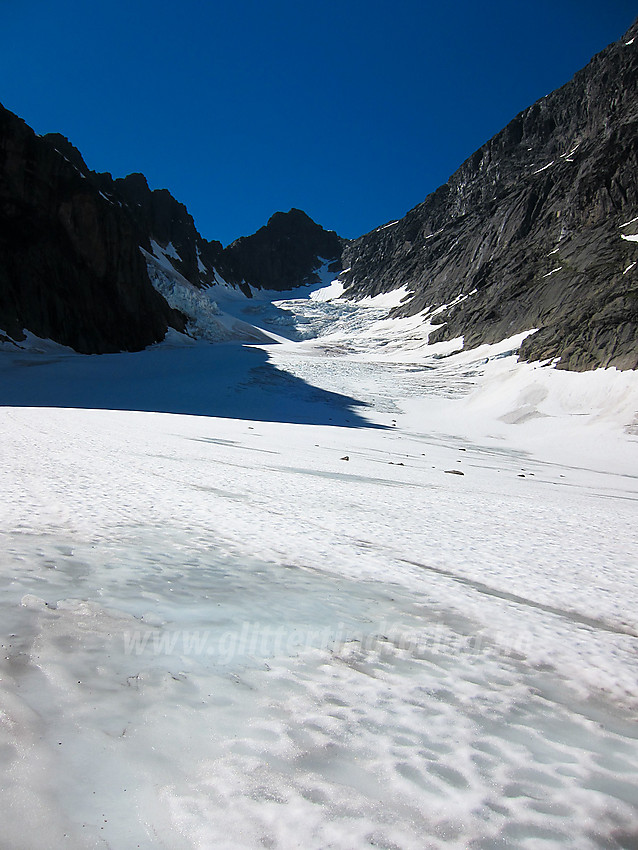 Maradalsbreen opp mot Sentraltind (2348 moh).