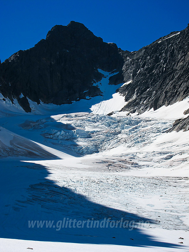 Maradalsbreen opp mot Sentraltind (2348 moh).