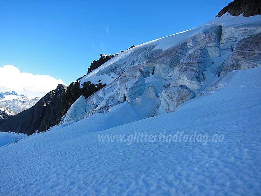 Maradalsbreen med Maradalsryggen i bakgrunnen.