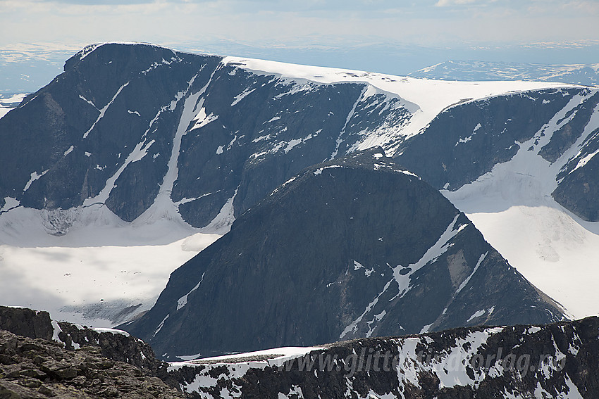 Fra Hettpiggen mot Bruri (2001 moh) og Storstygge-Svånåtinden (2209 moh).